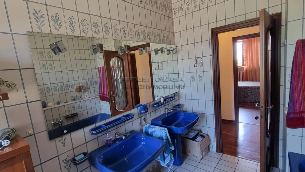 Salles de bain - Semi-detached Villa with Garden in Bra