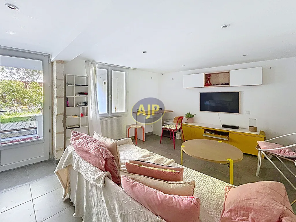 Soggiorno - Renovated 3-Bed Flat with Garden in Bordeaux