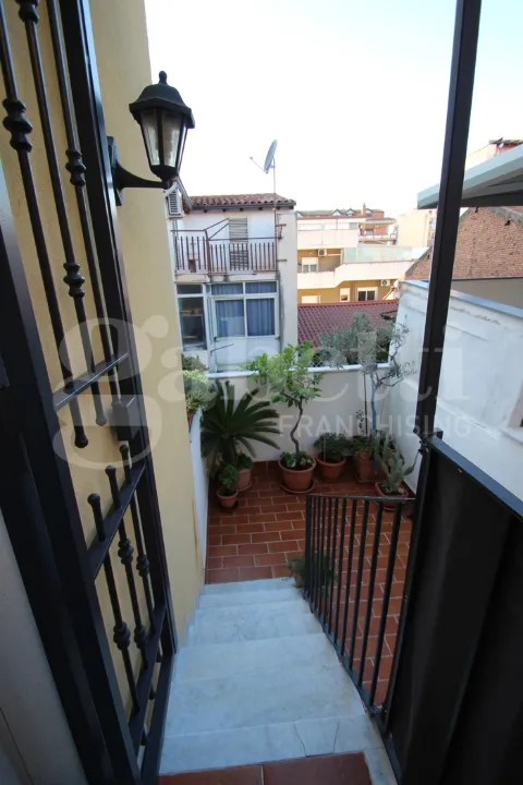 Terrass - Refurbished Triplex with Balcony in Catania