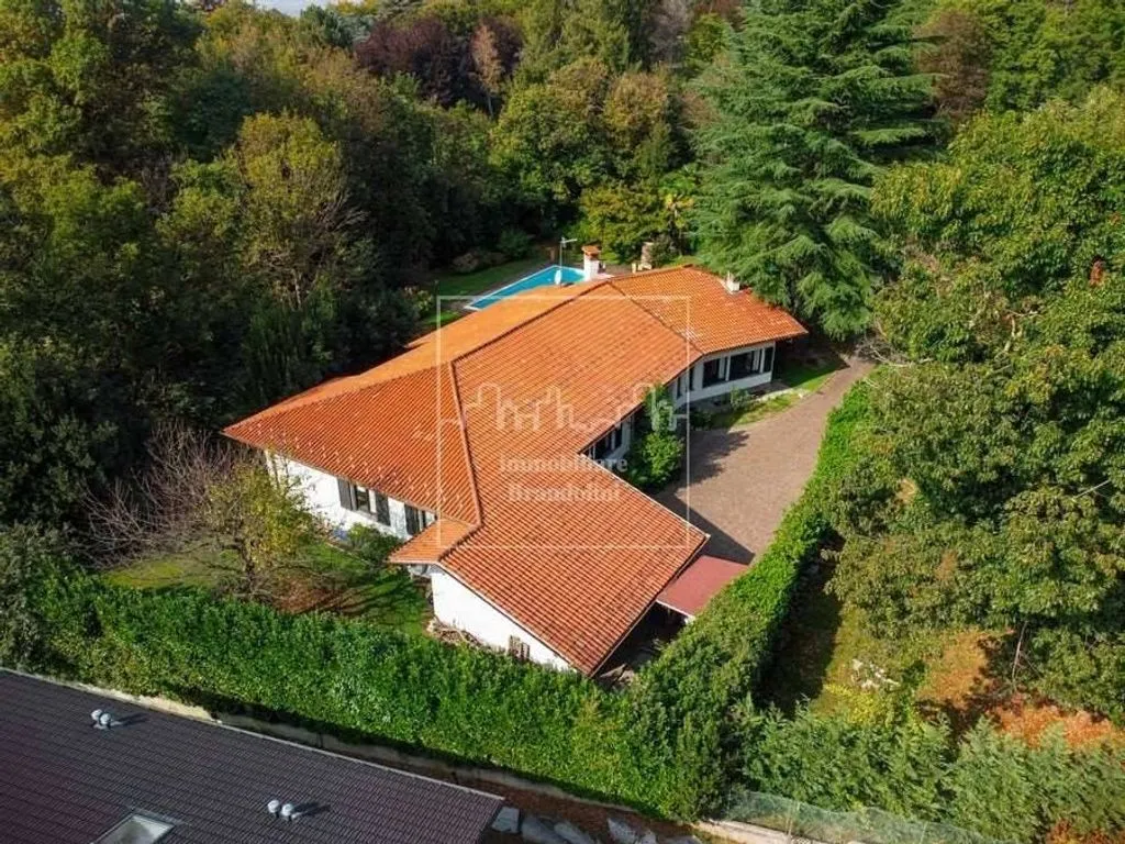 Õhuvaade - Luxury Villa with Pool near Luvinate
