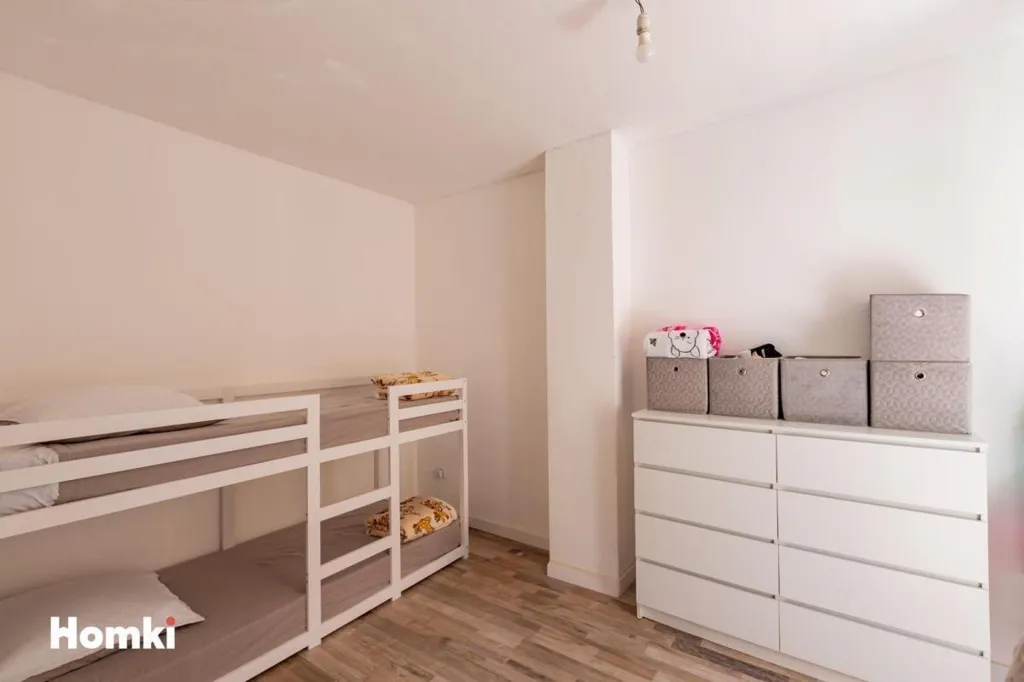 Chambres - Ensemble Immobilier avec 3 Logements à Coursan
