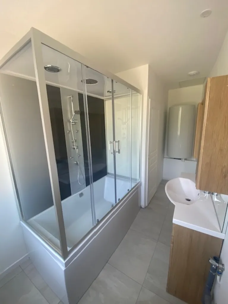 Salles de bain - Maison en Colombage Rénovée à Elbeuf