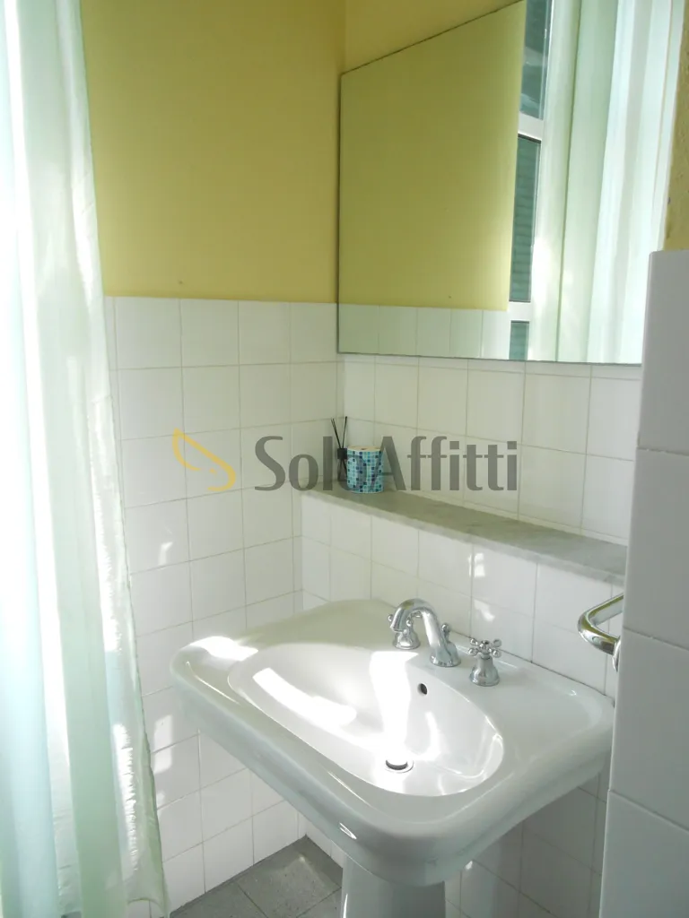Vannitoad - Fully Furnished Flat with Balcony in Central Pavia
