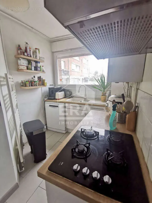Köök - Studio with Potential for Office Use in Marcq-en-Barœul