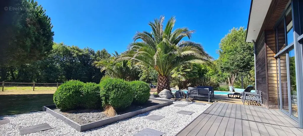 Bassein - Architect-Designed House with Pool near Plœmel