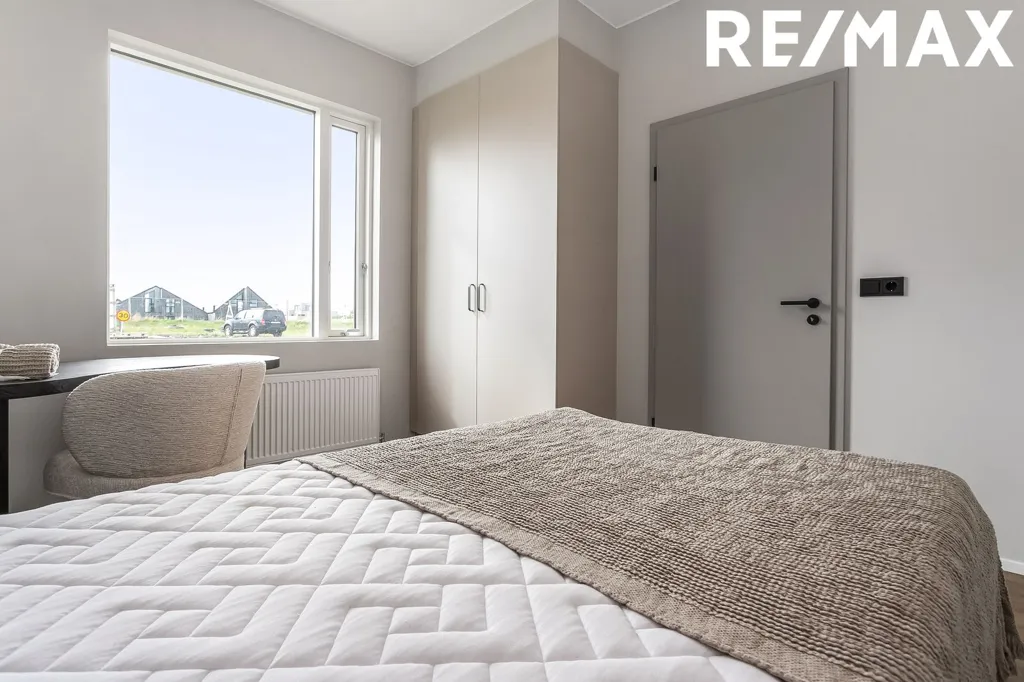 Chambres - 5-Bed Apartment with Balcony in Álftanes