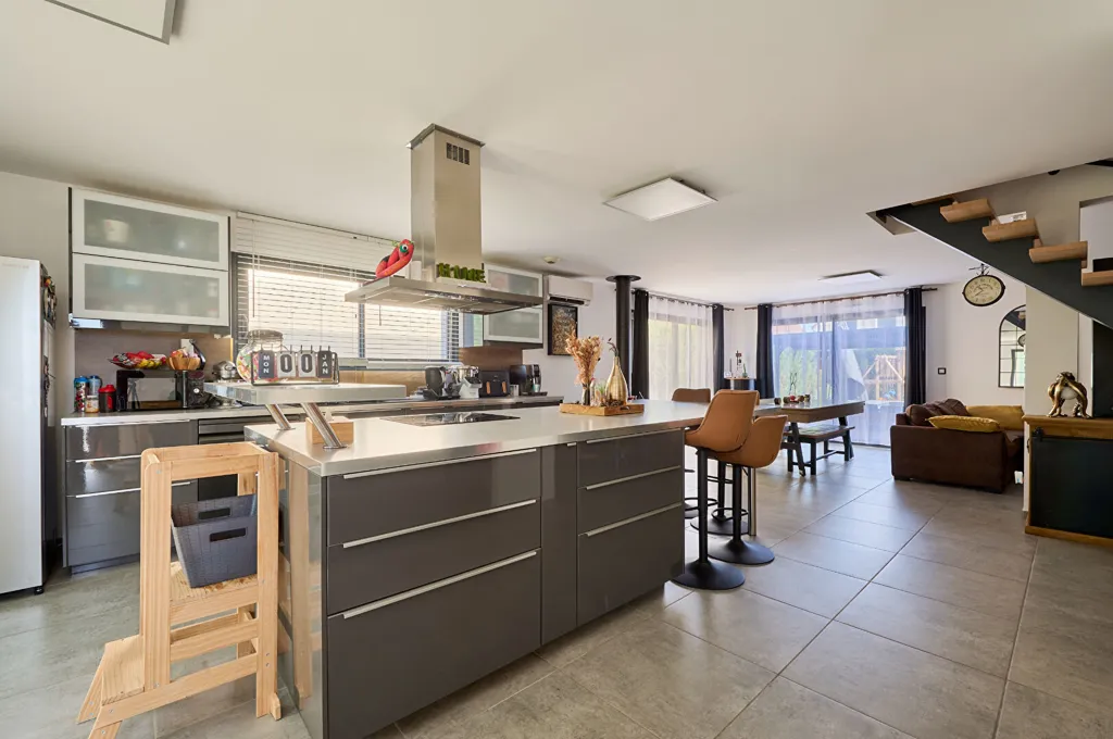 Cuisine - Maison Contemporaine avec Piscine à Bressey Sur Tille