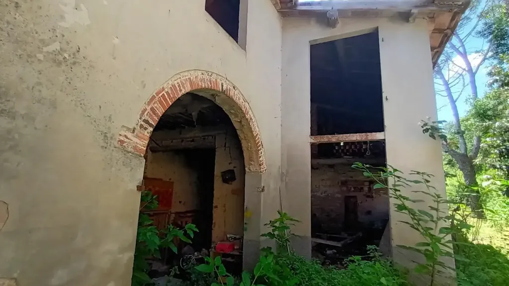 Jardin - Cascina for Renovation with Garden near Lucca