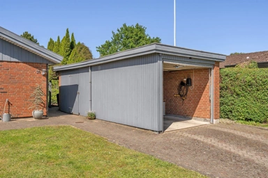 Garage - Detached Villa with Garden in Sydals
