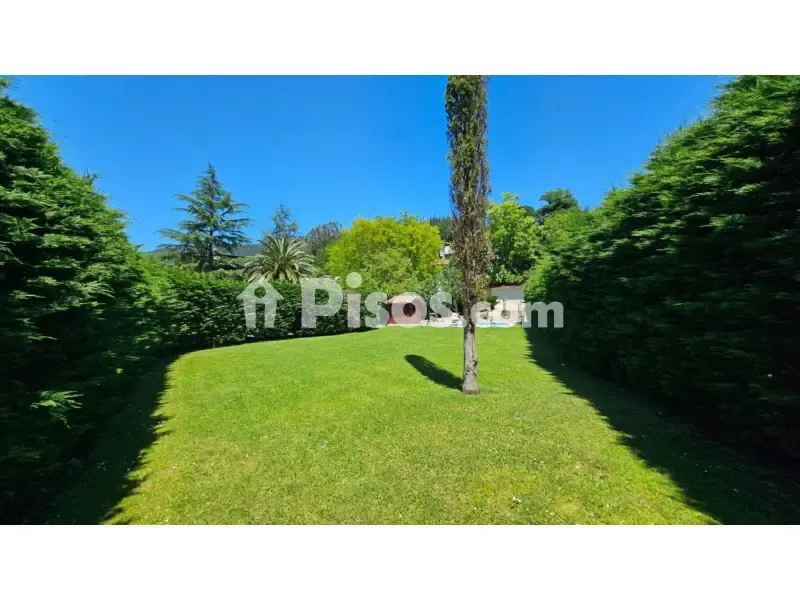 Garden - Independent Villa with Private Pool in Gueñes