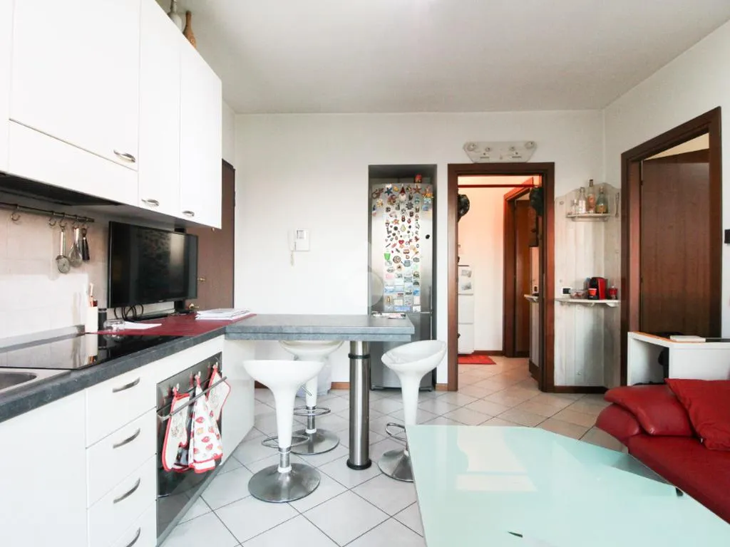 Köök - Bright 2-Bedroom Apartment with Balcony in Milan