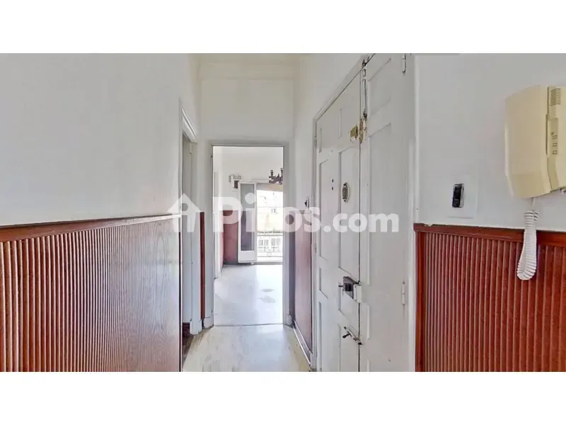 Entrée - Apartment for Renovation with Trunk in Santander
