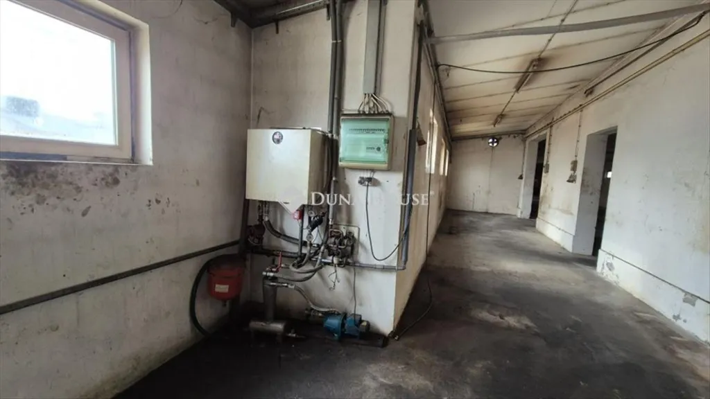 Garage - Warehouse for Sale with Yard in Kecskemét