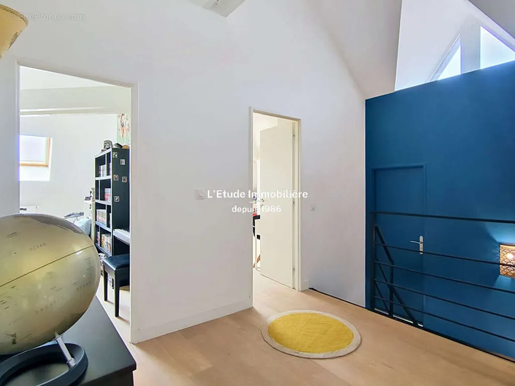 Entrée - Duplex de 7 Pièces avec Terrasse à Lyon 4ème