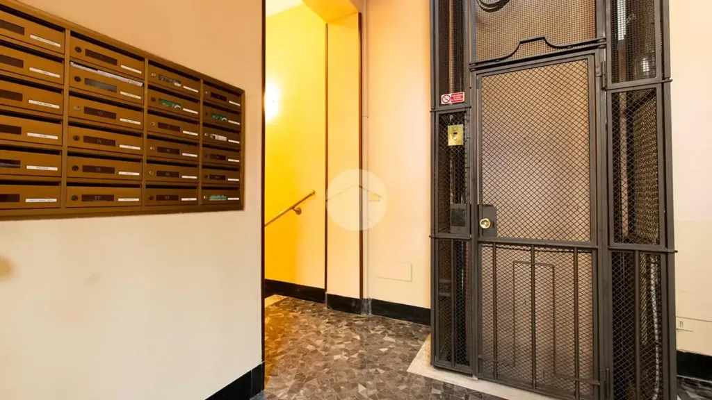 Esik - Rented Flat with Balcony in Milan