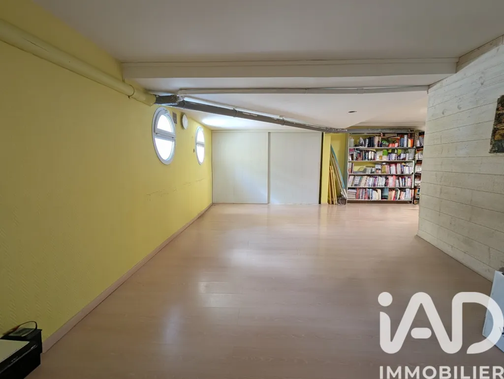 Garage - Maison Traditionnelle avec Piscine à Cornebarrieu