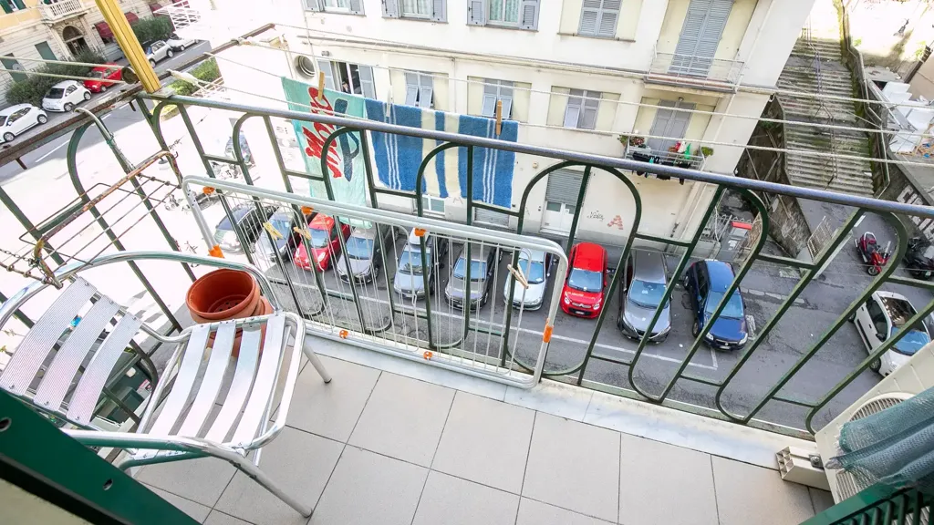 Rõdu - Central Apartment with Balcony in Genoa