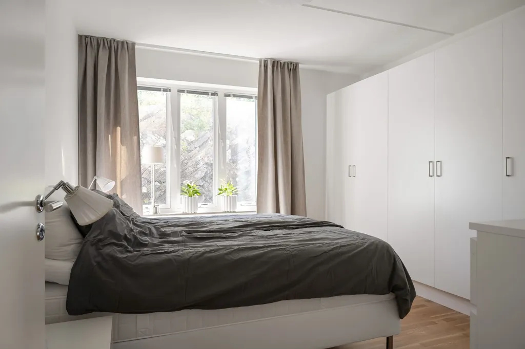 Camere da letto - Modern 4-Bedroom Flat with Balcony in Backadalsstigen