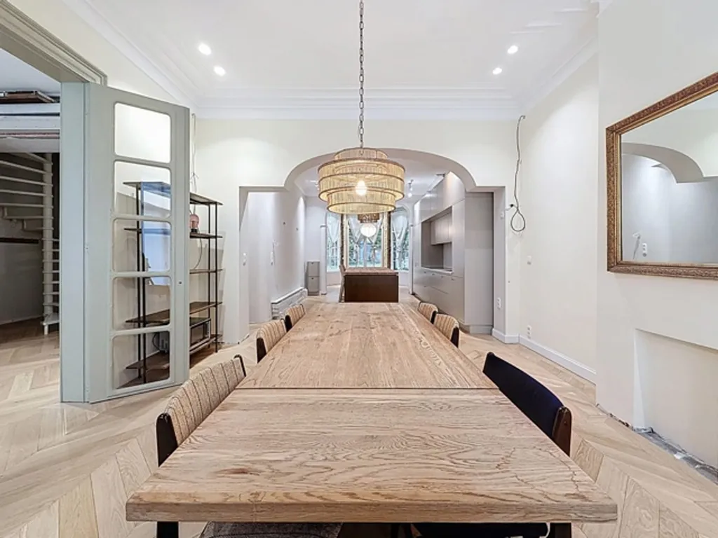Salle à manger - Duplex avec Jardin dans le Quartier Louise