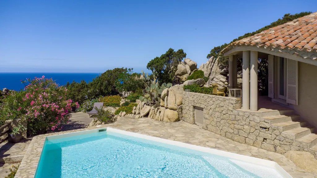 Bassein - Villa with Panoramic Pool in Costa Paradiso