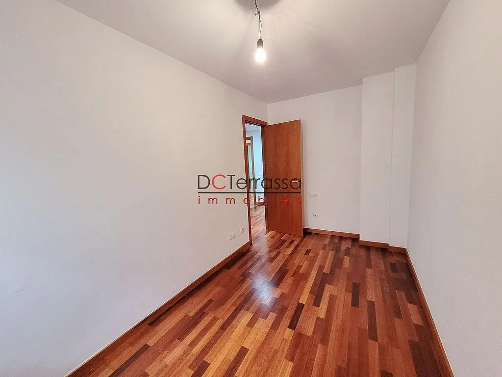 Rooms - Apartment with Balcony in Vallparadís, Terrassa