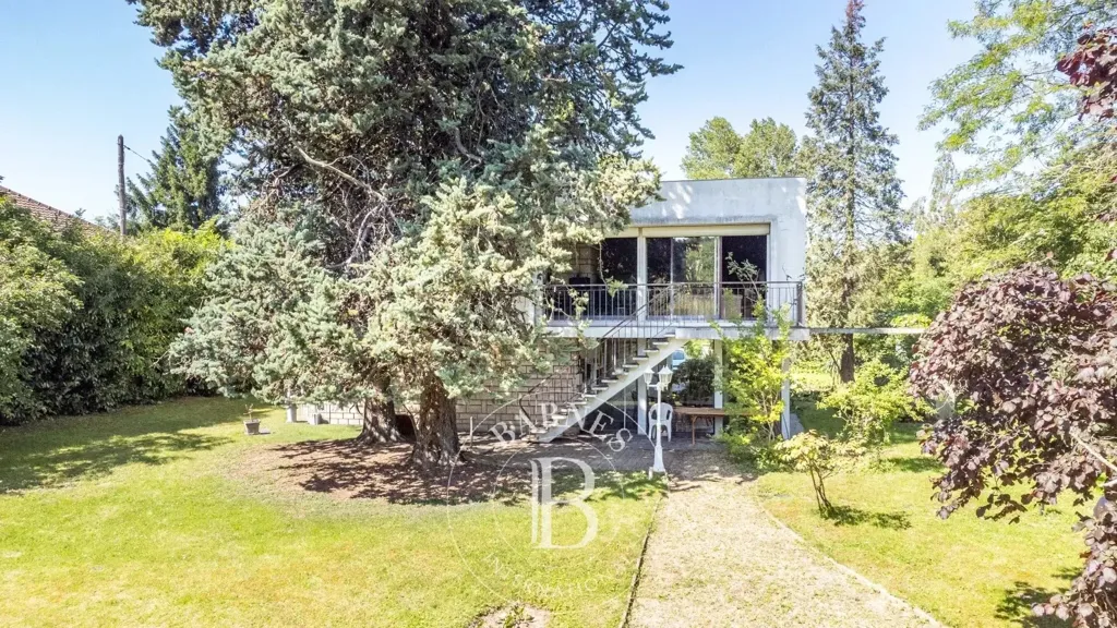 Aed - Contemporary House by Le Corbusier on Seine, Poissy