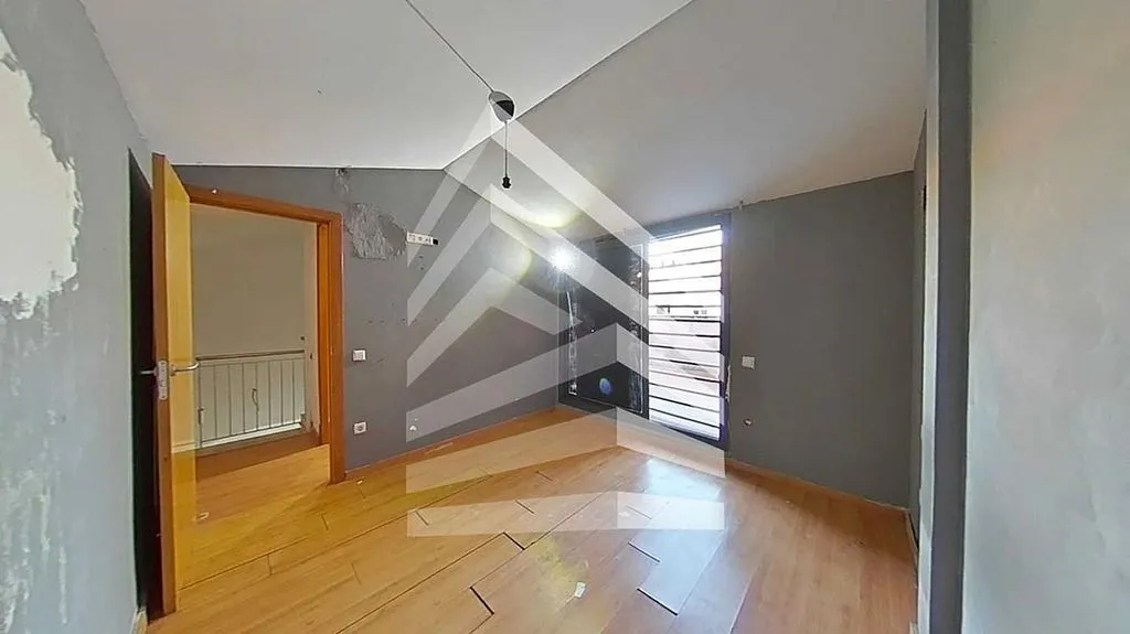 Pièces - Duplex with Terrace in Terrassa