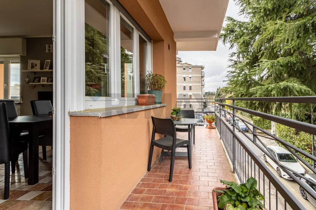 Balcony - Apartment with Balcony in Erba Centre