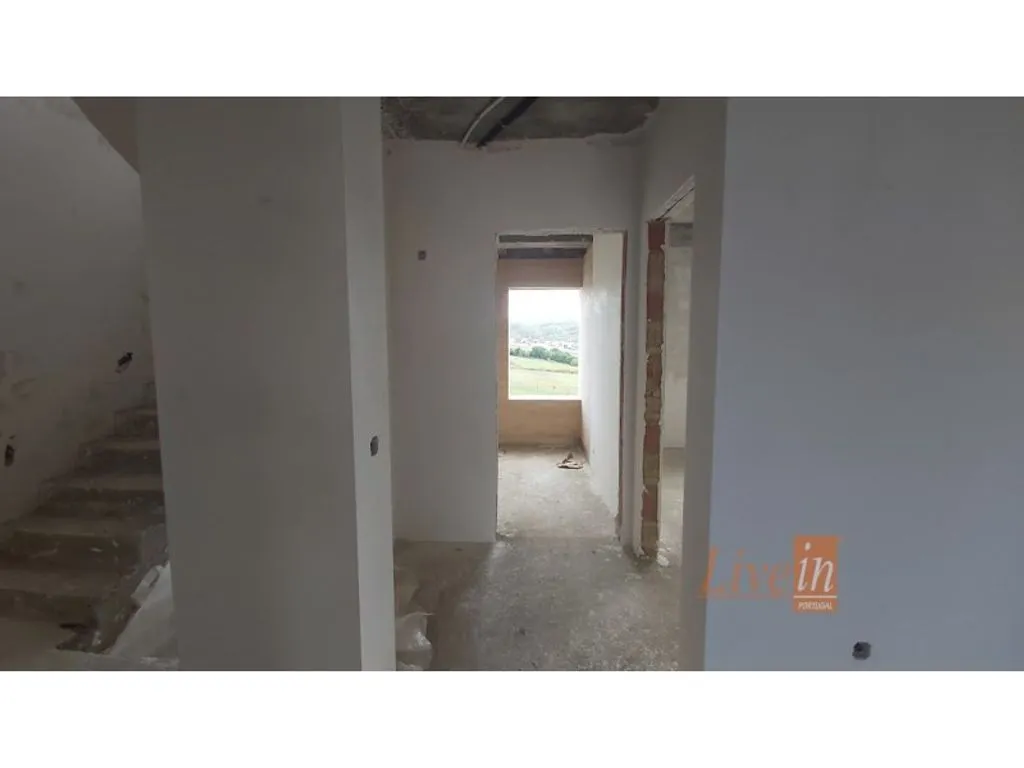 Toad - Modern Detached House with Garden in Mafra
