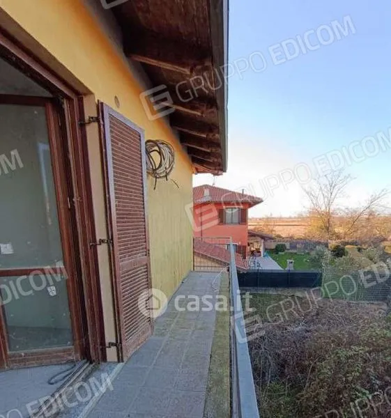 Rõdu - Villa with Balcony and Terrace in Stroppiana
