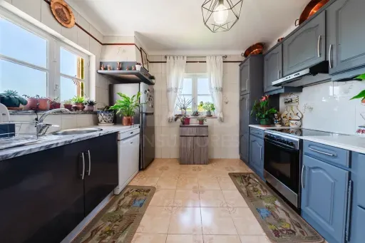 Cuisine - Charming House with Fruit Trees in Private Setting