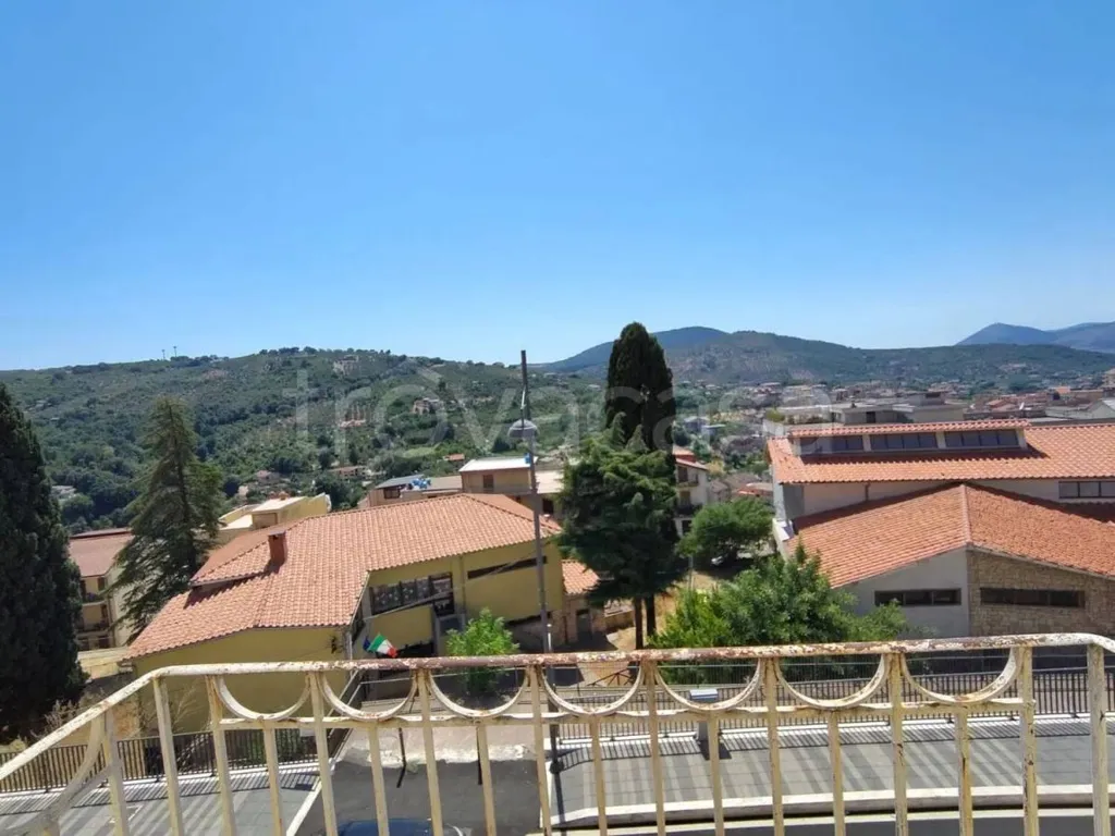 Balcon - Spacious Apartment with Balcony in Priverno