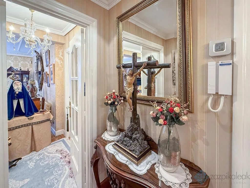 Ingresso - Apartment with Balcony in Bilbao's Casco Viejo
