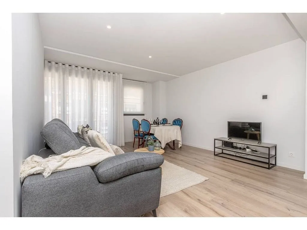 Elutuba - Duplex with Terrace in Vallparadís