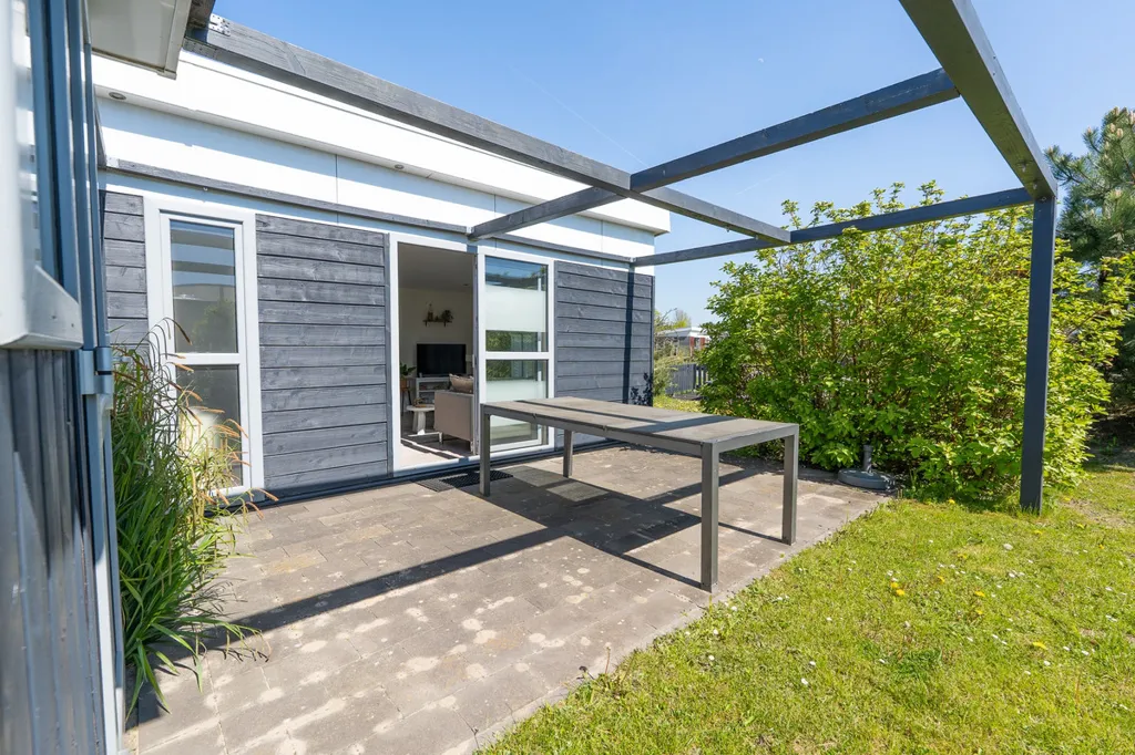Terrass - Chalet with Waterfront Access in Hellevoetsluis