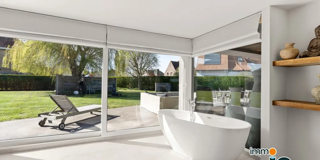 Salles de bain - Maison avec Grand Jardin à Bredene, Proche de la Mer