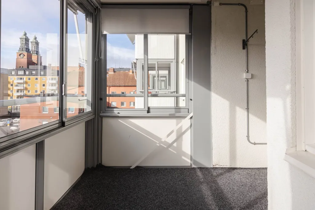 Modern Flat with South-Facing Balcony in Norr