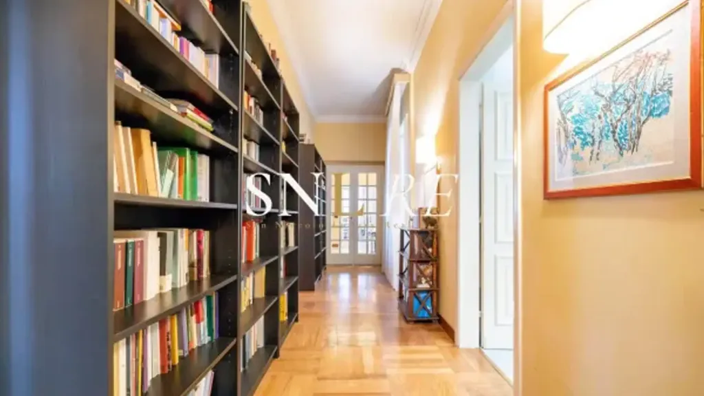 Bureau - Luxury Apartment with Balconies in Florence