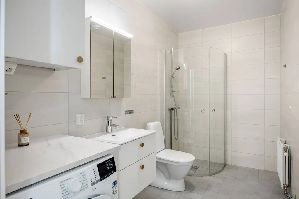 Bagni - 2nd Floor Apartment with Balcony in Täby