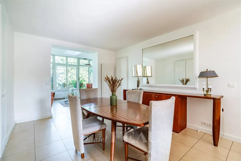 Dining Room - 4-Bed Apartment with Garden in Saint-Germain-en-Laye