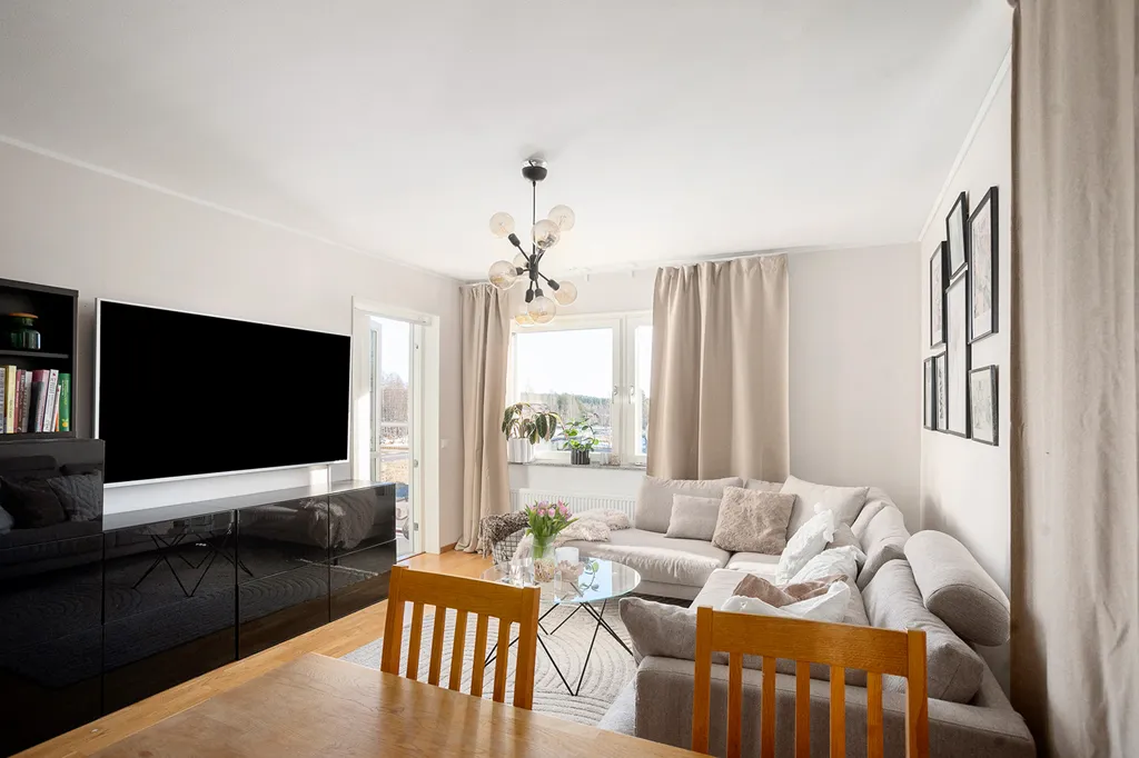 Living Room - Modern Apartment with Balcony in Gimonäs