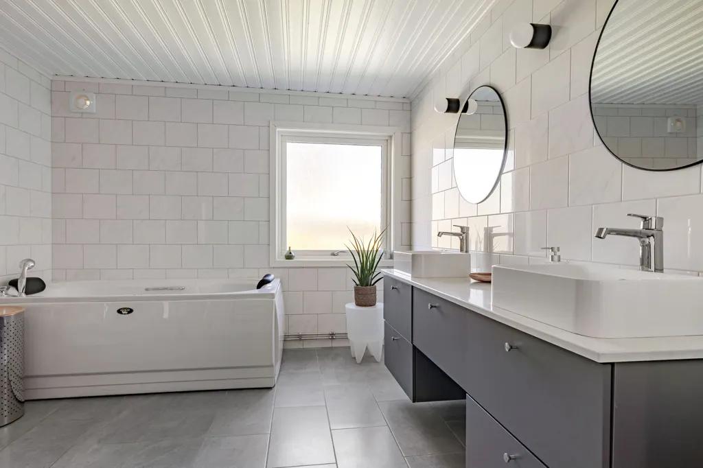 Salles de bain - Modern House with Lake View in Rimforsa