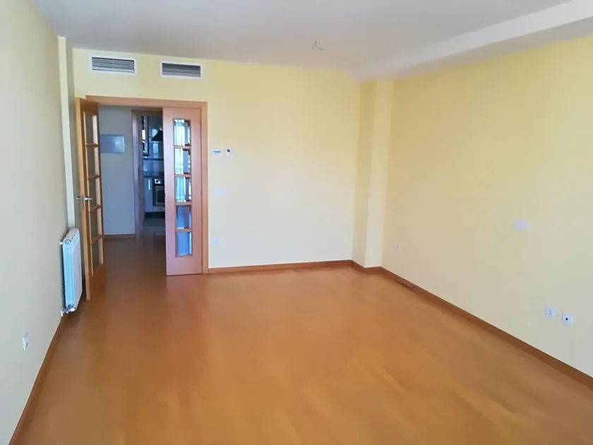 Rooms - Semi-New Flat with Terrace in El Rabal, Zaragoza