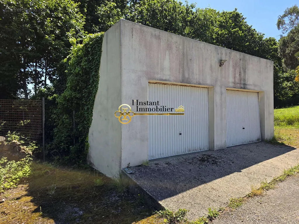 Garage - Maison d'Architecte avec Jardin à l'Abri des Regards