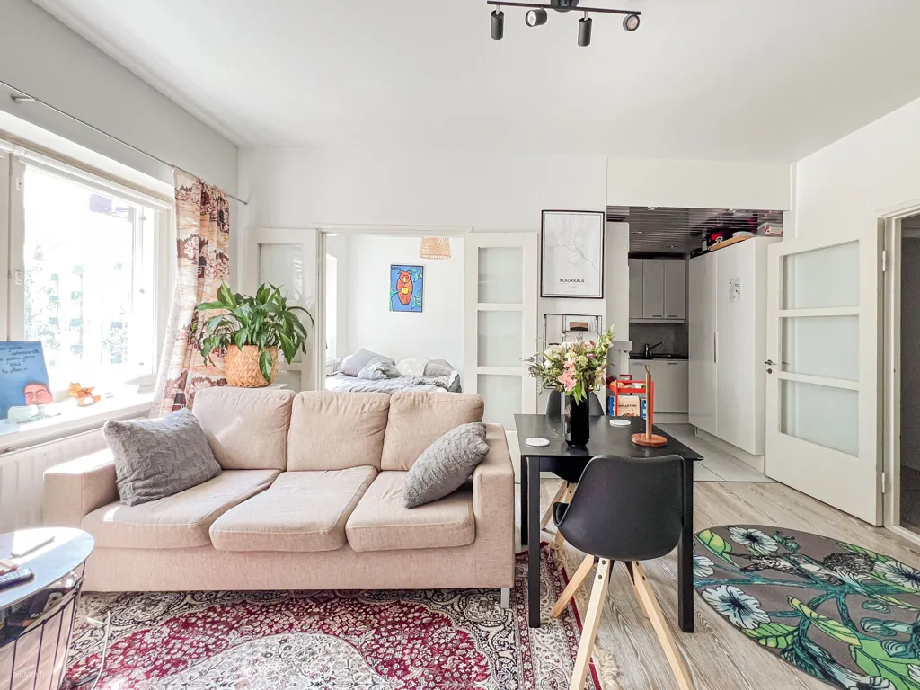 Living Room - Charming Apartment with Park Views in Taka-Töölö
