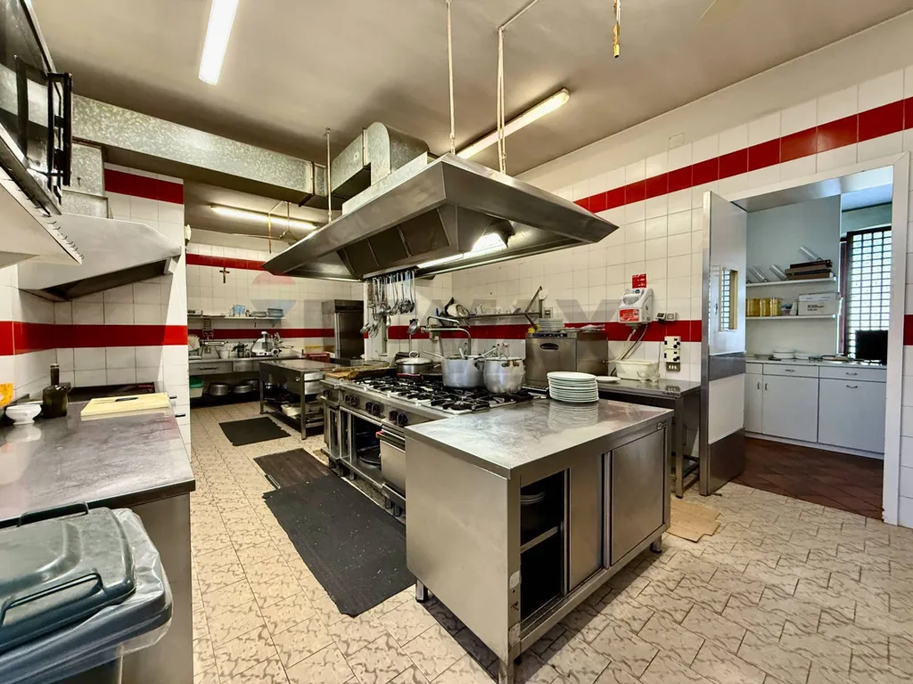 Cuisine - Restaurant with Apartment in Cremona's Migliaro