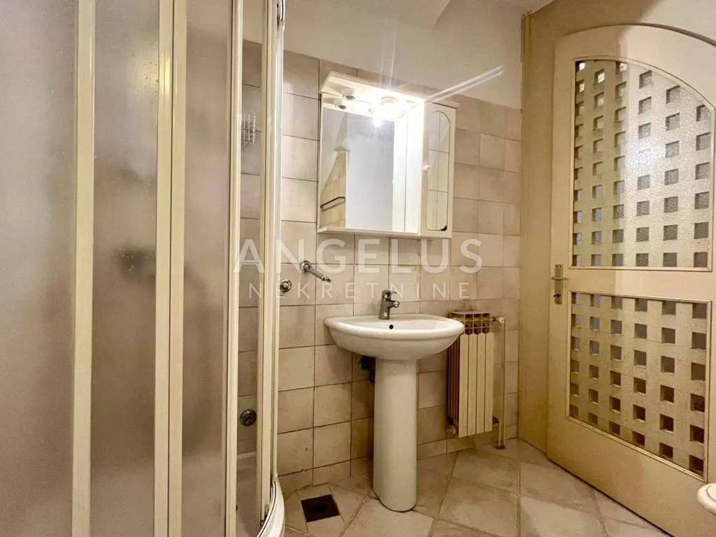 Salles de bain - Four-Bedroom Apartment in Historic Zagreb