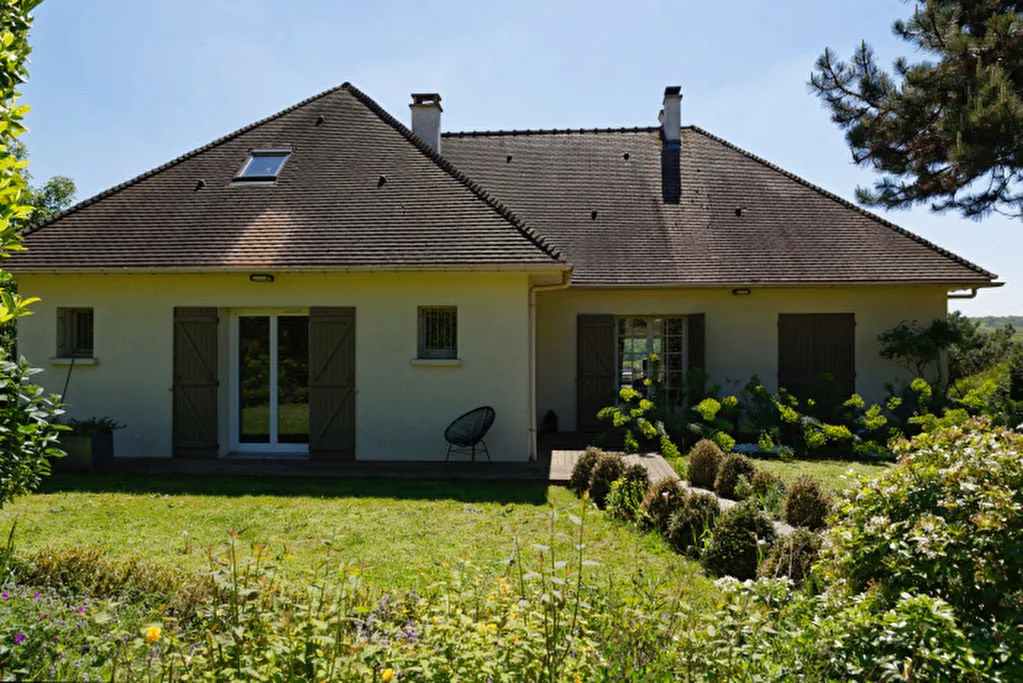Extérieur - Villa de 10 Pièces avec Jardin à Chambourcy