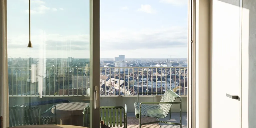 balcony
