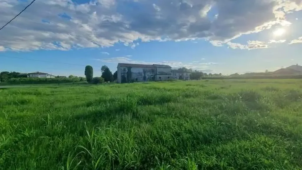 Aed - Rustic Property to Renovate in Oderzo